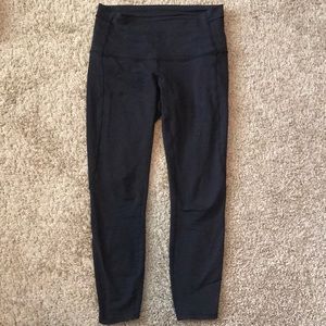 Black lululemon wunder under crops